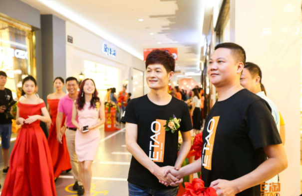 灯美天富测速,家更美——登美佳灯饰照明创始人郑友云专访