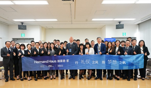 赫曼德·家设计师天富平台网站俱乐部首次境外交流圆满收官