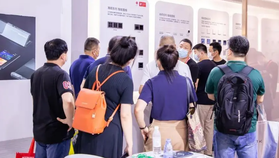 CBD Fair | 赋能·云展:蓝狮平台同“屏”共振——大家居建装行业超强直播季持续开播!